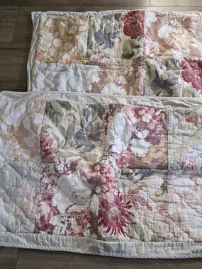 Pottery Barn Carolina Floral Patchwork Quilt King Pillow Shams